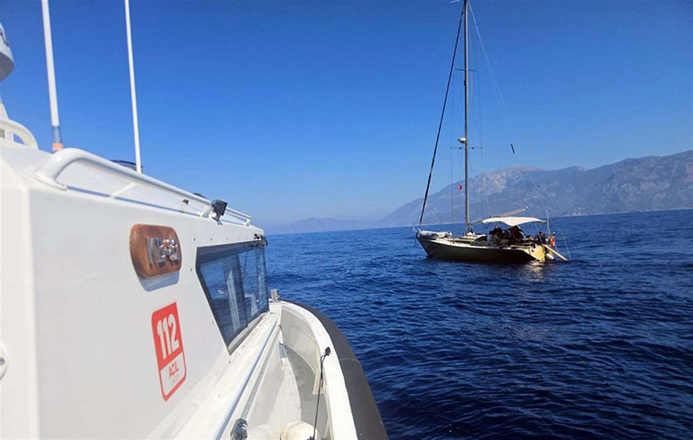  Fethiye açıklarında yelkenli teknede 64 düzensiz göçmen yakalandı haberi
